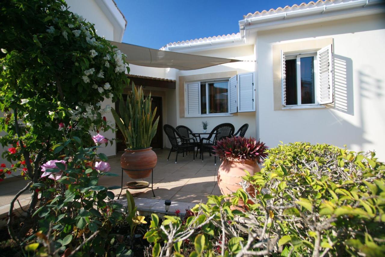 Beach Villa Sofia 네오 초리오 외부 사진